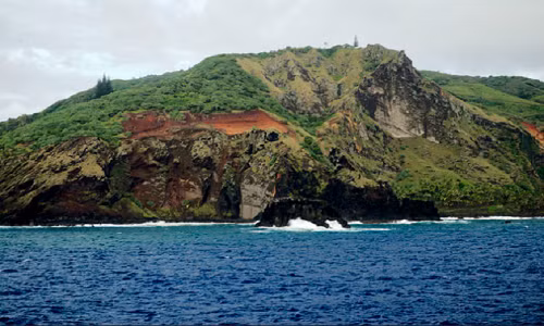 Đảo Pitcairn, một vùng lãnh thổ hải ngoại của Anh, chỉ có 50 người sinh sống nhưng hoàn toàn cô lập với thế giới bên ngoài. Chủ yếu cư dân sinh sống ở đây là hậu duệ của các thủy thủ trên con tàu HMS Bounty. Ảnh: Brightside.