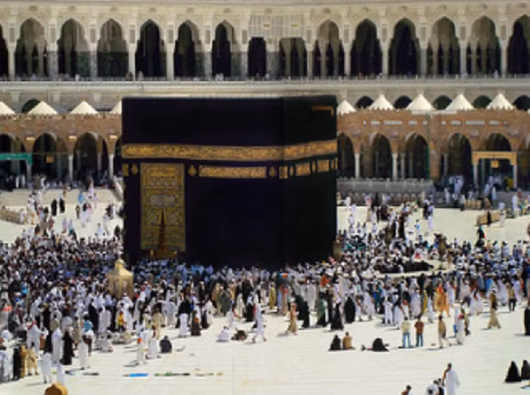 Những ai không phải tín đồ Hồi giáo sẽ bị cấm vào Thánh địa Mecca và Medina, nơi có những cung điện, nhà thờ Hồi giáo và đồ tạo tác rất ấn tượng. Ảnh: Brightside.