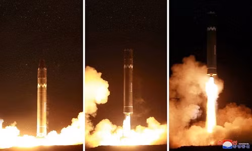 Tên lửa Hwasong-15 do Triều Tiên phóng hôm 29/11. Ảnh: KCNA.