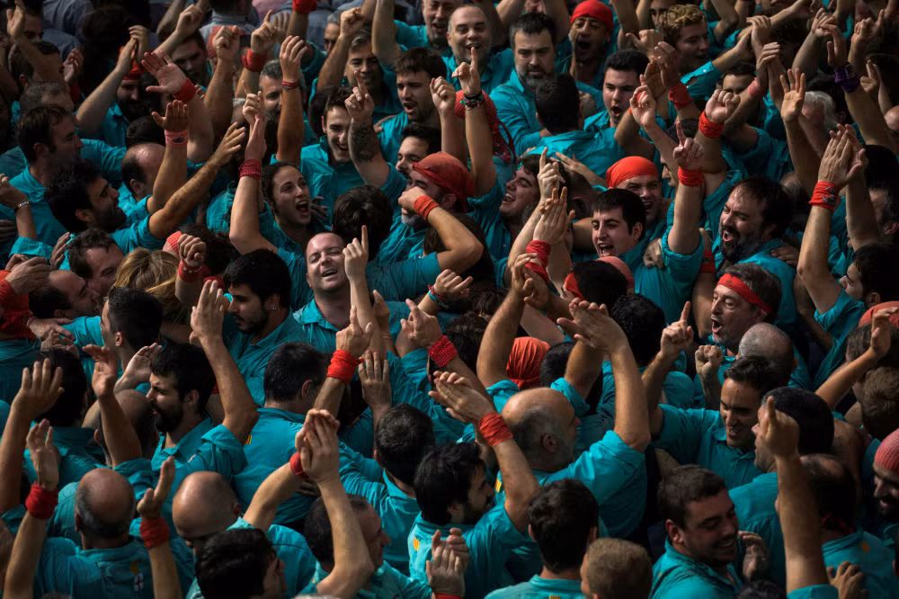 Ngoan muc cuoc thi xay thap nguoi o Catalonia-Hinh-5