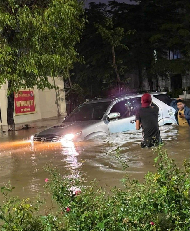 Hàng chục nghìn hộ dân ở Quảng Bình chìm trong biển nước - Hình 3 Hang chuc nghin ho dan o Quang Binh chim trong bien nuoc-Hinh-3