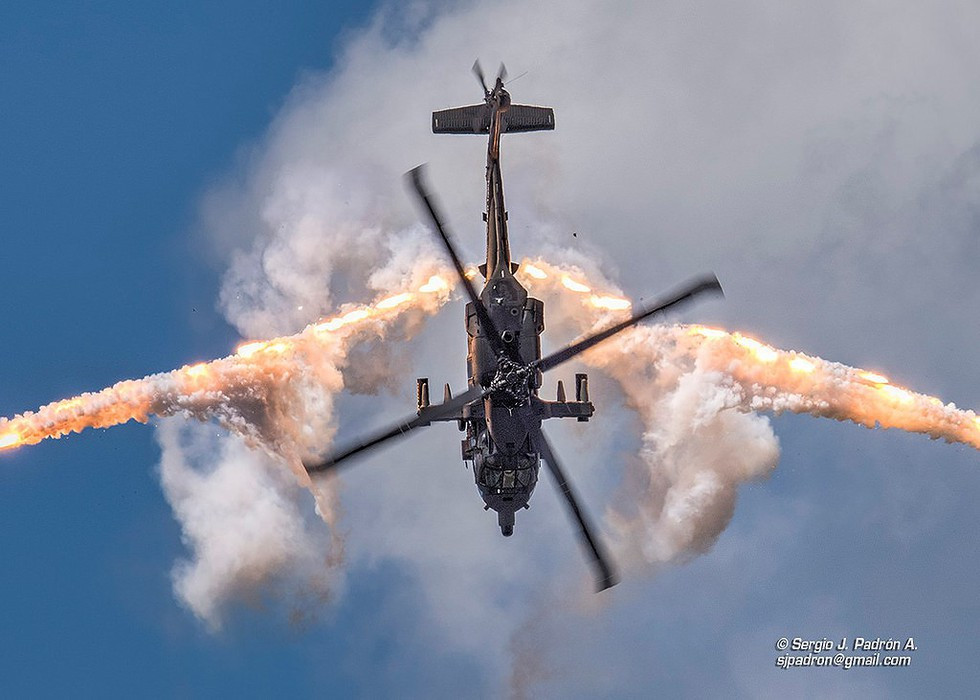 Năm 1993, Black Hawk trở nên nổi bật trong cuộc tấn công vào Mogadishu ở Somalia. Những chiếc Black Hawk cũng hoạt động tại Balkan và Haiti trong thập niên 1990.