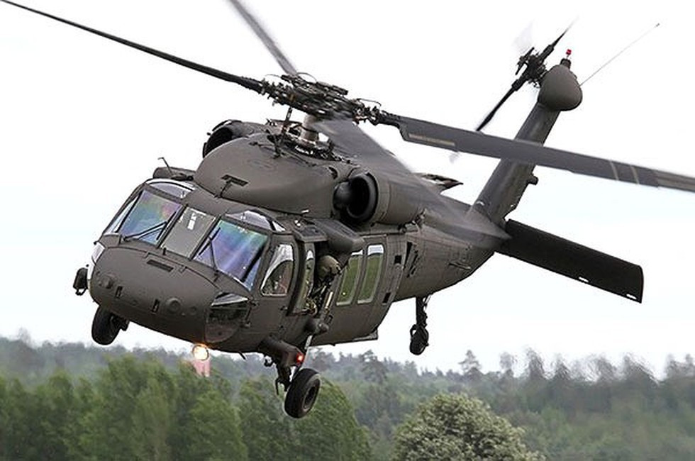 Các biến thể UH-60 sau đó được sản xuất cho Hải quân, Không quân và Tuần duyên.
