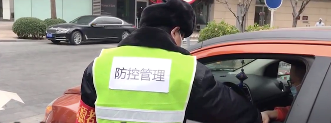 Nha hang Bac Kinh khong cho khach ngoi theo cap, nhom de ngan Covid-19-Hinh-5