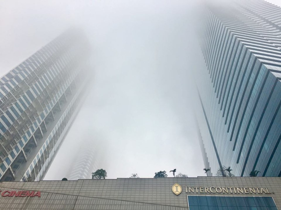 Nha cao tang Ha Noi “bien mat” vi suong mu day dac hon Sapa, Da Lat-Hinh-5