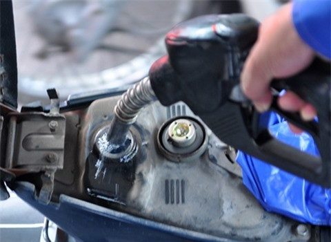 Dung bao gio do xang day binh neu khong muon mat tien oan