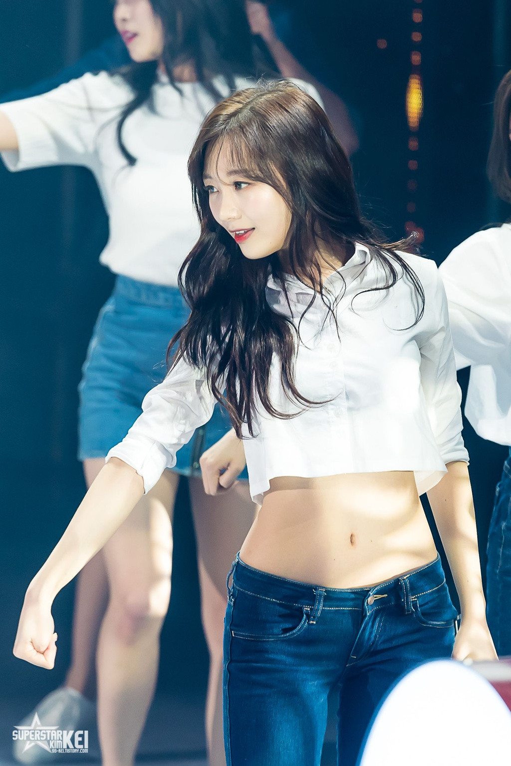 Nếu nói đến visual thuộc hàng nữ thần hay độ nhận diện công chúng cao, Su Jeong đều không có cơ hội vượt qua dàn nhan sắc đình đám như Tzuyu (TWICE), Irene (Red Velvet)... ở Kpop.