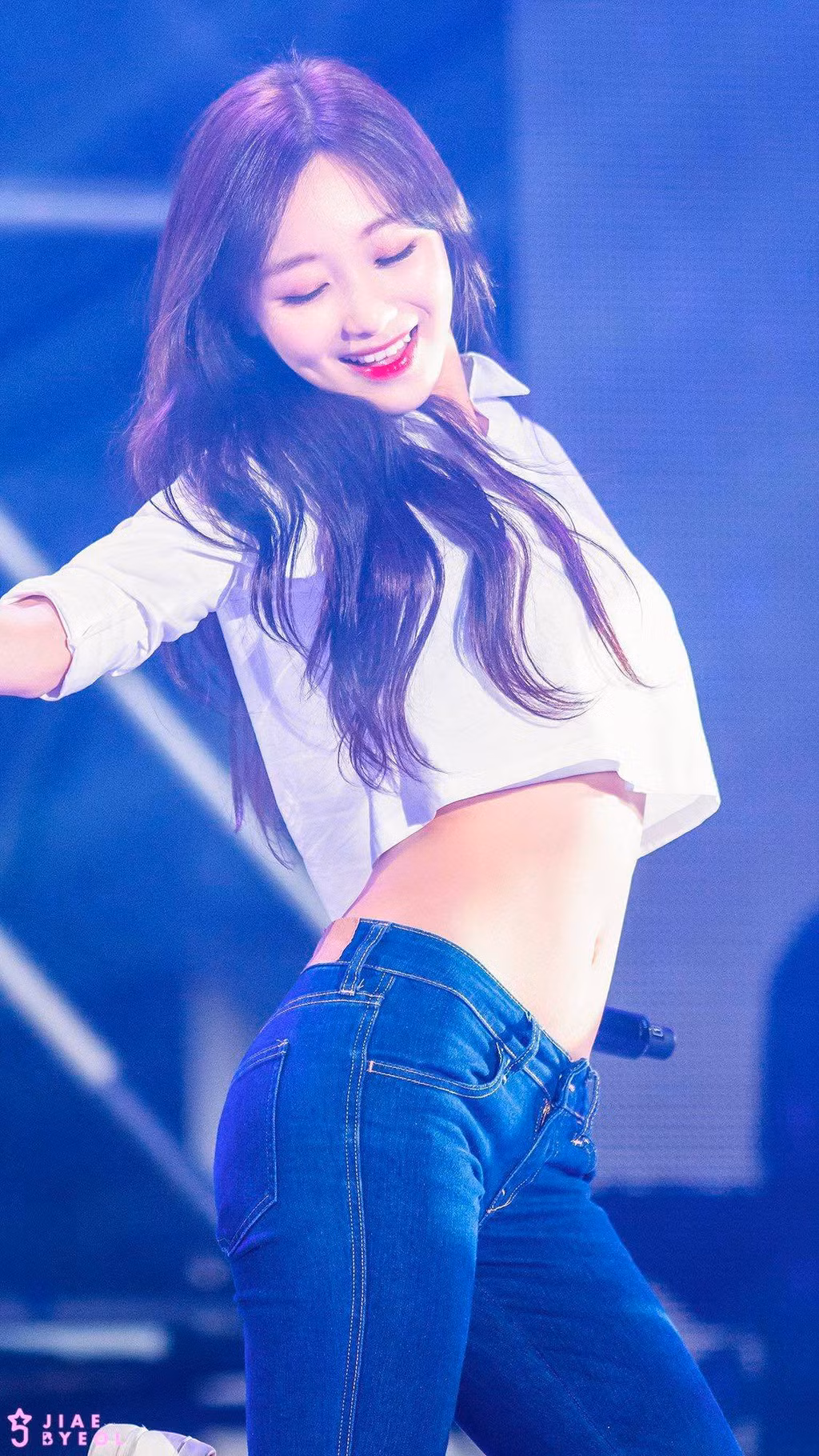 Tuy nhiên nếu xét về tỉ lệ 3 vòng, giới chuyên môn đánh giá Su Jeong không hề thua kém các nữ idol vốn nổi tiếng sở hữu vóc dáng nổi bật như Joy (Red Velvet), Lisa (Black Pink) hay Seol Hyun (AOA).