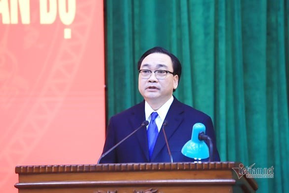 "Những việc chúng ta làm được rất tự hào, nhưng những việc chưa làm được phải nhìn thẳng vào chứ không lại quen chuyện kể thành tích, mẹ hát con khen hay. Những khuyết điểm giấu đi thì không bao giờ chúng ta tiến bộ được", tại Hội nghị BCH Đảng bộ thành phố lần thứ 5 ngày ngày 27/6/2016. (Ảnh: Vietnamnet)