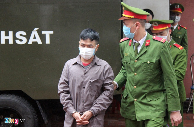 Gần 100 cảnh sát bảo vệ phiên xử vụ xe container đâm Innova đi lùi - Hình 9 Gan 100 canh sat bao ve phien xu vu xe container dam Innova di lui-Hinh-9