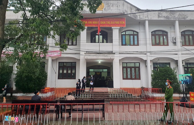 Gần 100 cảnh sát bảo vệ phiên xử vụ xe container đâm Innova đi lùi Gan 100 canh sat bao ve phien xu vu xe container dam Innova di lui