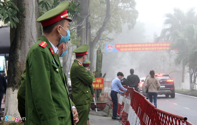 Gần 100 cảnh sát bảo vệ phiên xử vụ xe container đâm Innova đi lùi - Hình 2 Gan 100 canh sat bao ve phien xu vu xe container dam Innova di lui-Hinh-2