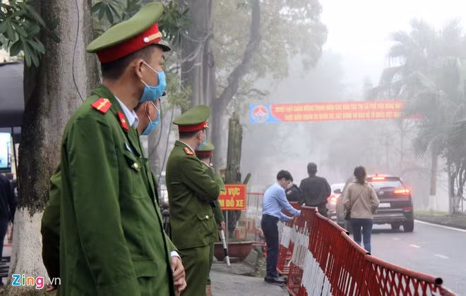 Gan 100 canh sat bao ve phien xu vu xe container dam Innova di lui-Hinh-2