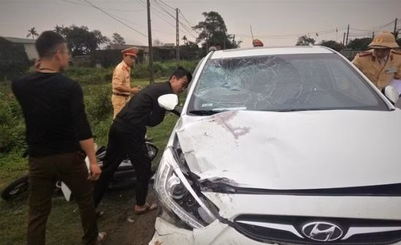 So với 2 tháng đầu năm 2019, tai nạn giao thông giảm 454 vụ, số người chết giảm 231 người, số người bị thương cũng giảm 385 nạn nhân. (Hiện trường vụ tai nạn giao thông khiến 2 cô gái tử vong vào 15/2 tại Hà Tĩnh)