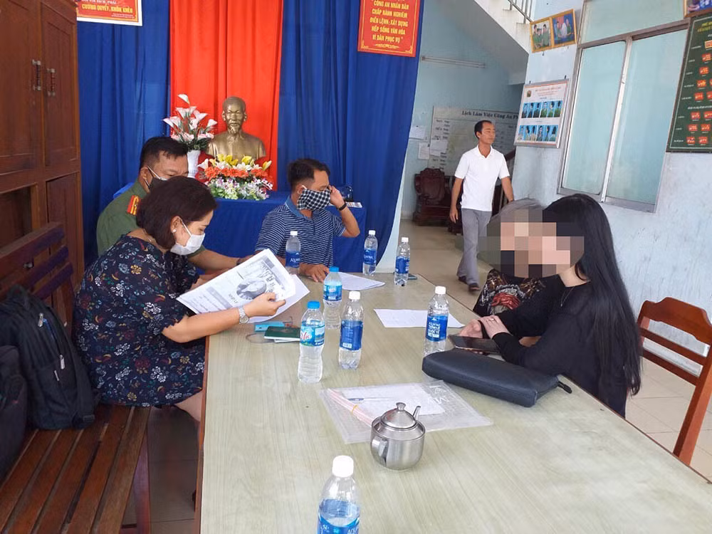  Cô gái Hải Phòng đăng tin 'thoát cách ly' khi từ Hàn Quốc về: Ngày 27/2, công an TP Cần Thơ phối hợp với Sở TT&amp;TT TP tiến hành mời làm việc đối với B.T.Q. (24 tuổi, trú tại TP Hải Phòng). (Ảnh: Vietnamnet)