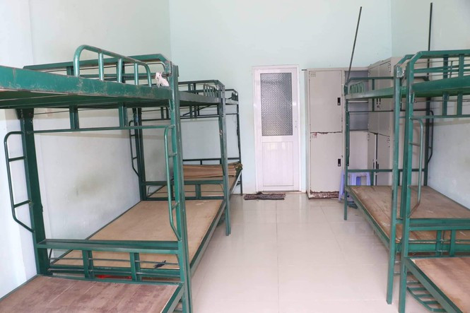 Tòa nhà cách ly sẽ được bố trí khu vực nam và nữ riêng và sẽ có 8 bác sĩ túc trực theo dõi sức khỏe cho những người lưu trú, trường hợp có biểu hiện sốt sẽ được đưa vào Bệnh viện Lao và phổi TP Cần Thơ điều trị. (Ảnh: Tienphong)