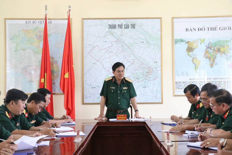 Tại buổi kiểm tra, tướng Dắt cũng nhấn mạnh không được chủ quan dù sân bay Cần Thơ được Bộ Quốc phòng chọn làm phương án 2, mọi công tác chuẩn bị phải sẵn sàng nhận nhiệm vụ bất cứ lúc nào. (Ảnh: Plo) Cận cảnh bên trong khu cách ly ở Bình Xuyên, Vĩnh Phúc. (Nguồn: VTC)