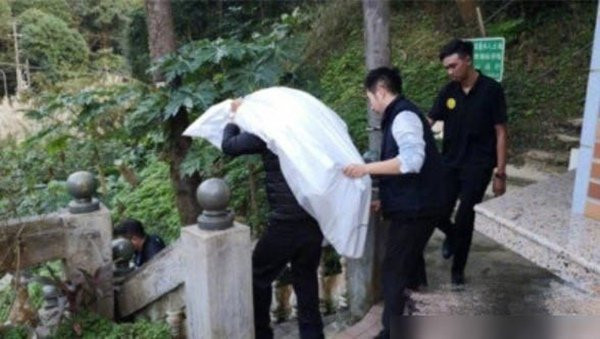 Hau anh trai giet vo con roi tu sat, 