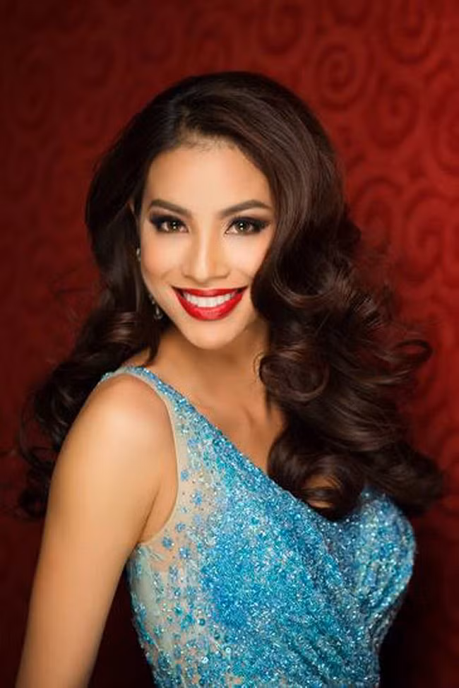 Bức ảnh chụp chân dung cận mặt của Phạm Hương mới được Miss Universe tung ra.