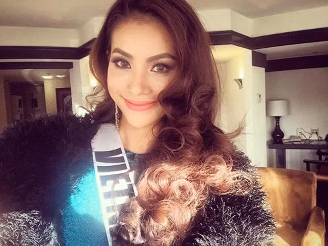 Chuyên trang Missosology tiếp tục lựa chọn Phạm Hương là người dẫn đầu trong top 15 đại diện mặc bikini đẹp nhất cuộc thi. Ngay sau đó, cô khiến người hâm mộ Việt nức lòng khi trình bày bài hát Hello Vietnam bằng tiếng Anh khá ngọt ngào, truyền cảm.