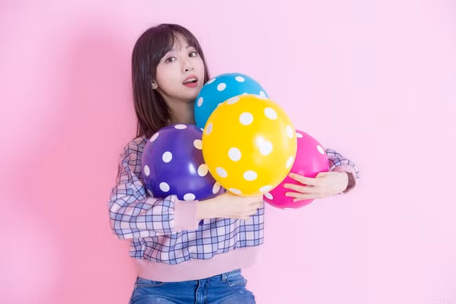 Sau khi nhận phải khá nhiều ý kiến phản hồi từ cộng đồng game thủ, Kim Min-Ah đã tích cực tìm hiểu và bổ sung thêm kiến thức về tựa game LMHTcũng như các giải đấu chuyên nghiệp.