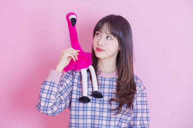 Dù khẳng định rất yêu thích LMHT, nhưng trong quãng thời gian đầu trong vai trò mới, nữ MC này thường xuyên phải nhận những phản hồi trái chiều bởi thiếu kiến thức về LMHT chuyên nghiệp.