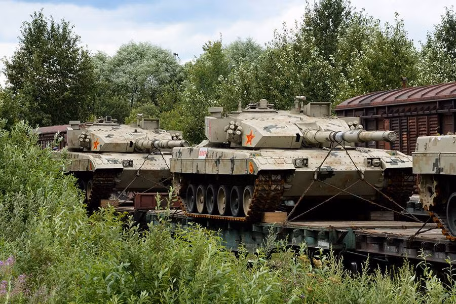 Cũng theo tờ China Daily hôm 10/8, Quân đội Trung Quốc có thể sẽ sử dụng xe tăng Type 96B thay thế toàn bộ tăng thế hệ cũ, hình thành nên "xương sống mới" cho lực lượng tăng nước này.