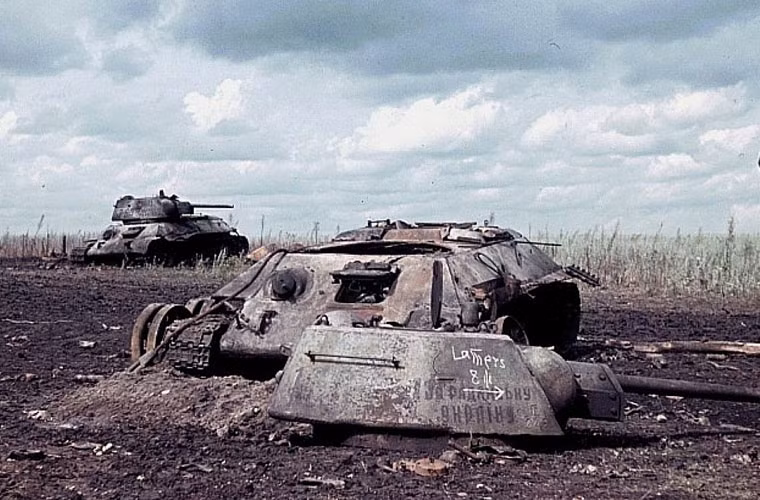 Trận Prokhorovka là một phần trong trận vòng cung Kurk - một trong những chiến dịch quân sự lớn nhất trong chiến tranh thế giới thứ 2 và chiến tranh Xô - Đức nói riêng. Trận Prokhorovka xảy ra khi Tập đoàn quân xe tăng cận vệ số 5 Hồng quân Liên Xô tấn công Quân đoàn SS-Panzer của phát xít Đức. Đây cũng được xem là trận chiến xe tăng lớn nhất lịch sử nhân loại.