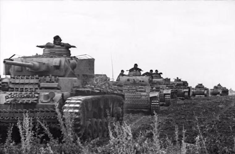 Đội hình xe tăng Panzer III của Đức ở mặt trận phía Đông, tháng 7/1943.