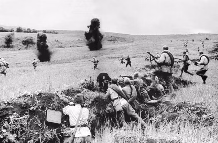 Chiến sĩ Hồng quân thuộc Sư đoàn 270, Quân đoàn cận vệ số 7 tại mặt trận vòng cung Kursk.