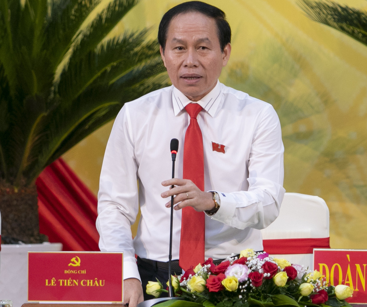 Ông Lê Tiến Châu sinh ngày 5/10/1969, quê quán xã Long Vĩnh, huyện Châu Thành, tỉnh Tây Ninh. Ông Châu là Tiến sĩ Luật học, trình độ cao cấp lý luận chính trị. 