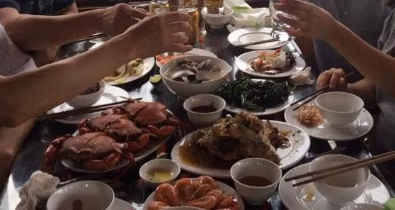 Chat chem khach Viet kieu, ca doi tau Huyen Viet bi dinh chi