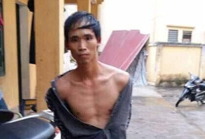 Chau be duoc giai cuu khoi tay ke bat coc tre em-Hinh-2