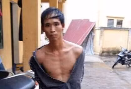 Chau be duoc giai cuu khoi tay ke bat coc tre em-Hinh-2