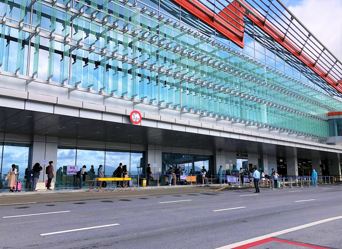 Van Don don khach tu Nhat theo quy trinh khep kin ngoai nha ga