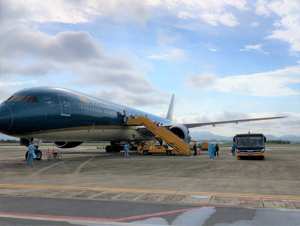 Van Don don khach tu Nhat theo quy trinh khep kin ngoai nha ga-Hinh-2