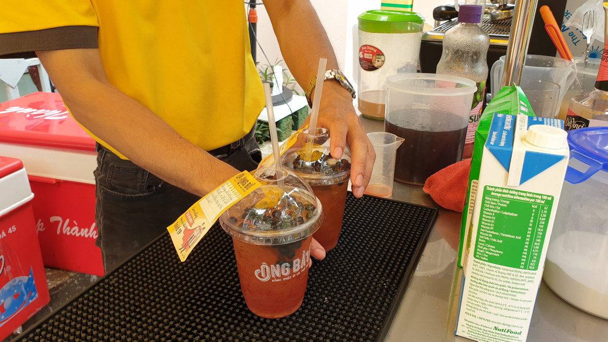 Ca phe Ong Bau tiep suc y bac si mua dich-Hinh-2