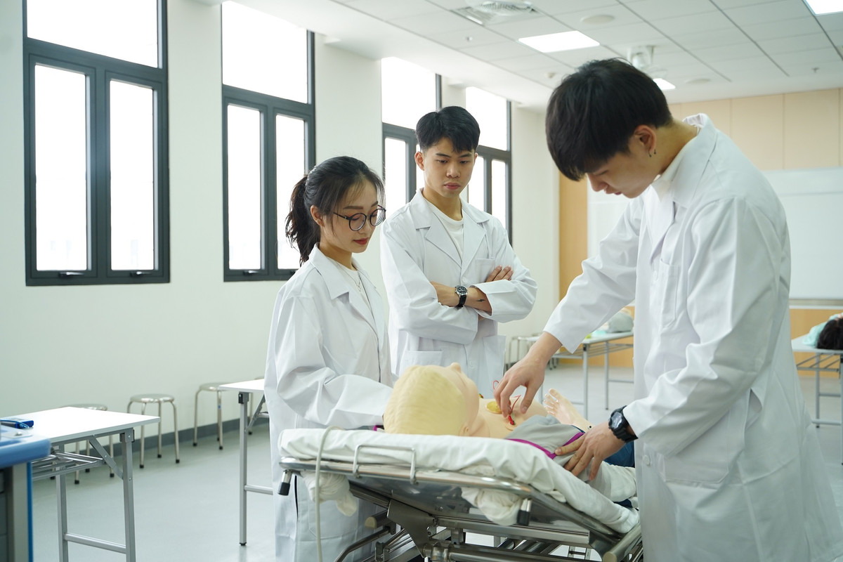 Vi sao khoa hoc suc khoe la nghe nghiep quan trong cho tuong lai?