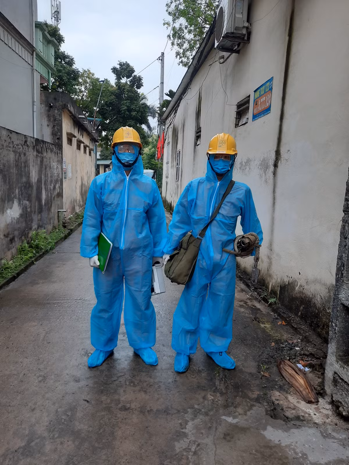 EVNHANOI trien khai cac phuong an dam bao dien tai o dich thon Ha Loi-Hinh-2