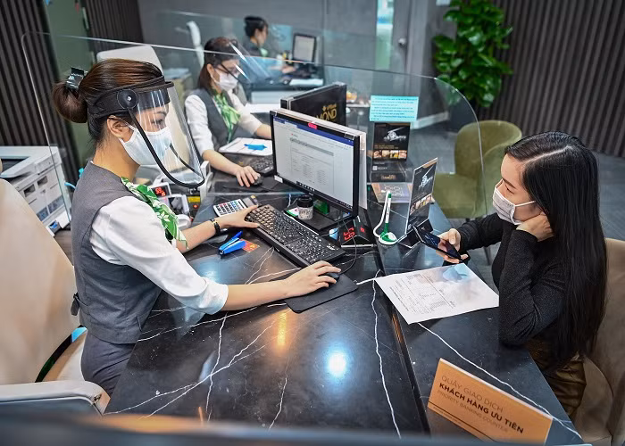 Moi ngay VPBank giai quyet bao nhieu truong hop gian no vi COVID-19?