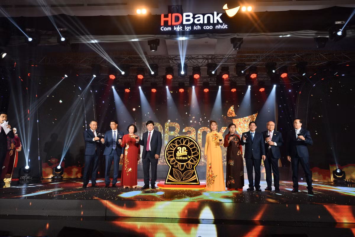 HDBank- 30 nam, tu hao hanh trinh vuon ra bien lon-Hinh-4