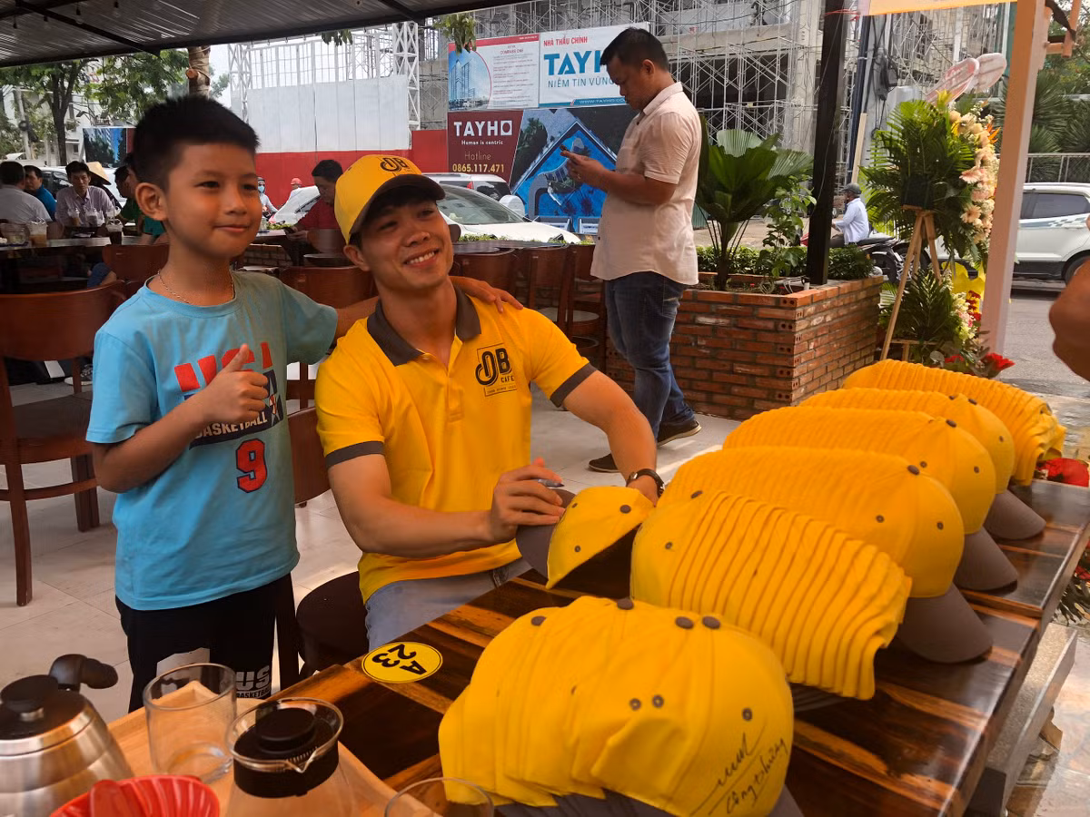 Chuoi ca phe Ong Bau mo quan lon nhat tai Binh Duong-Hinh-3