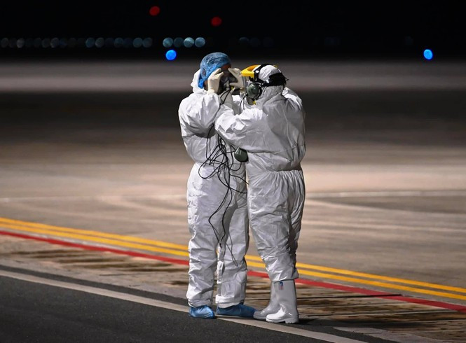 Chuyen chua ke ve nhung nguoi o mat dat trong chuyen bay Vu Han dac biet-Hinh-3