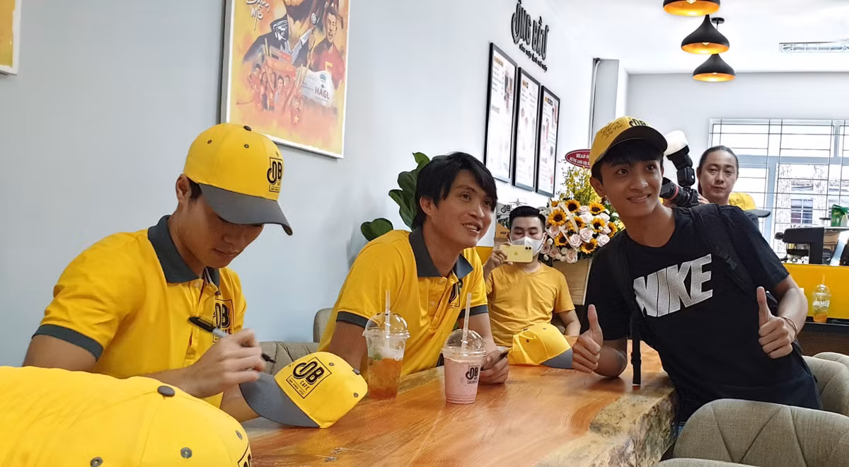 Ca phe Ong Bau den voi sinh vien-Hinh-5