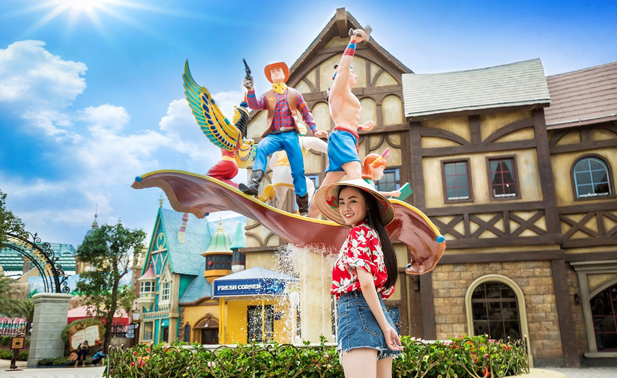 “Sáng tạo các nhân vật cổ tích phiên bản Việt” là công đoạn quan trọng góp phần hoàn thiện bức tranh kỳ quan VinWonders Phú Quốc. Các tác phẩm đạt giải sẽ được VinWonders lựa chọn để đầu tư, phát triển thành các nhân vật biểu tượng mang tính đặc trưng cho công viên chủ đề lớn nhất Việt Nam. Du khách có thể dễ dàng tương tác, giao lưu những nhân vật cổ tích “phiên bản Việt” tại Đại lộ châu âu, Thế giới diệu kỳ, Khu làng bí mật, Cung điện hải vương, Thế giới lốc xoáy và Thế giới phiêu lưu ngay khi đặt chân đến VinWonders Phú Quốc.