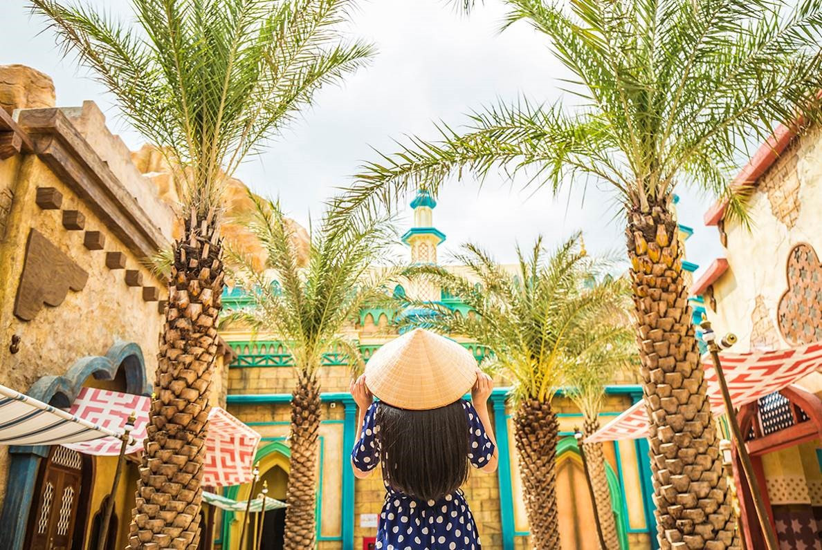 Tham gia “cầm cân nảy mực” cho các ý tưởng tạo hình nhân vật cổ tích của VinWonders sẽ là những gương mặt đình đám trong giới giải trí – sáng tạo – tạo hình của Việt Nam. Ban giám khảo gồm có: Họa sĩ Nguyễn Xuân Nghị - Hiệu trưởng trường ĐH Mỹ thuật Công nghiệp, “bậc thầy thực cảnh” - đạo diễn Nguyễn Việt Tú, CEO Dentsu Redder Hùng Võ, ông Phạm Quang Minh (Mitsuto Phạm) – Phó tổng Giám đốc VCCorp kiêm Giám đốc Kênh 14, Giám đốc Hãng phim hoạt hình VinTata Nguyễn Phi Phi Anh và bà Cao Ngân Hà - đại diện thương hiệu VinWonders.