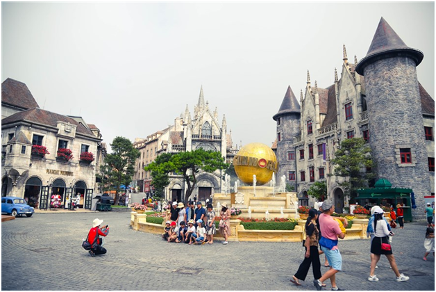 Du khach xep hang gian cach check in Ba Na Hills dip 30/4-Hinh-4