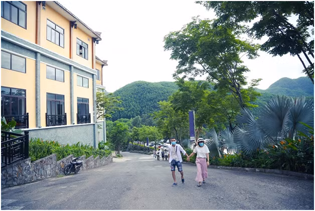 Du khach xep hang gian cach check in Ba Na Hills dip 30/4-Hinh-5