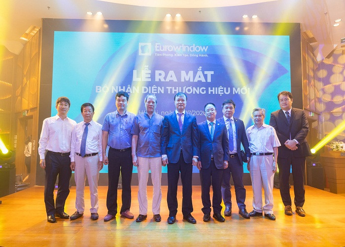 Eurowindow ra mat logo nhan dien moi