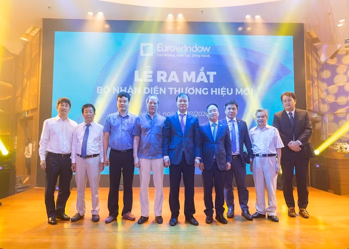 Eurowindow ra mat logo nhan dien moi